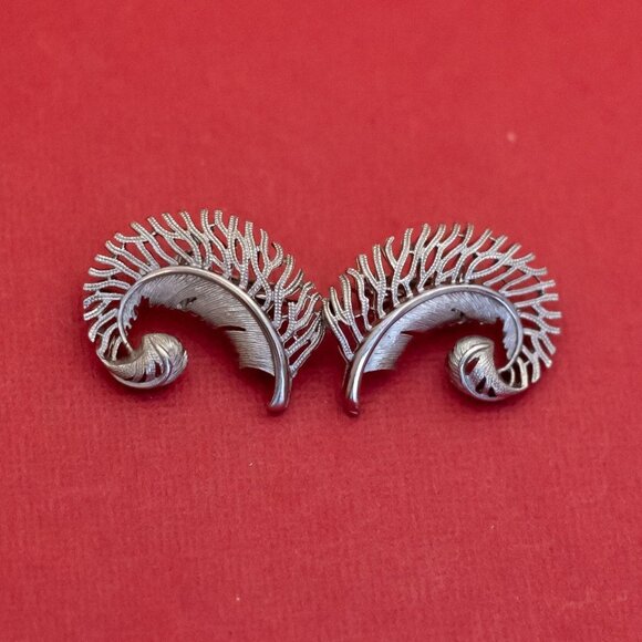 Vintage Elven Abstract Leaves Feathers Silver Tone Clip On Earrings - F52 - Picture 1 of 3